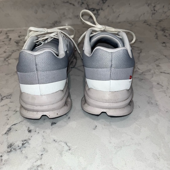 On cloud cloudrunnner shoes - Picture 7 of 10